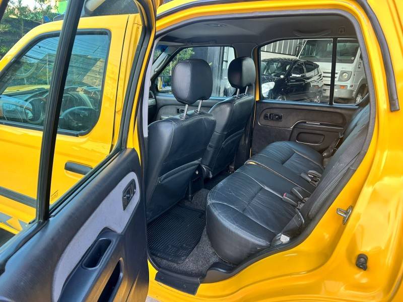 NISSAN - XTERRA - 2003/2004 - Amarela - R$ 95.000,00