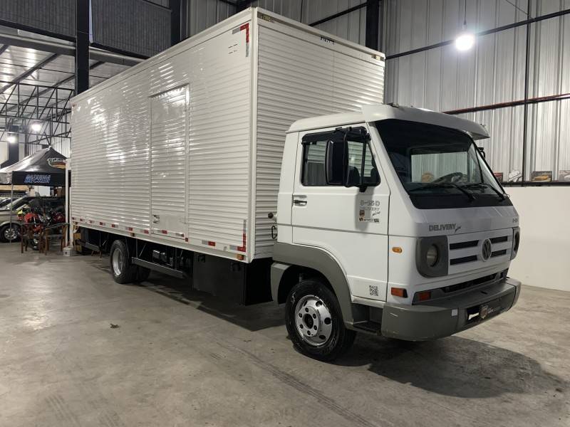 VOLKSWAGEN - 8-150 - 2011/2012 - Branca - R$ 220.000,00