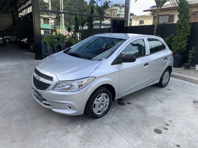 CHEVROLET - ONIX - 2015/2015 - Prata - R$ 40.900,00