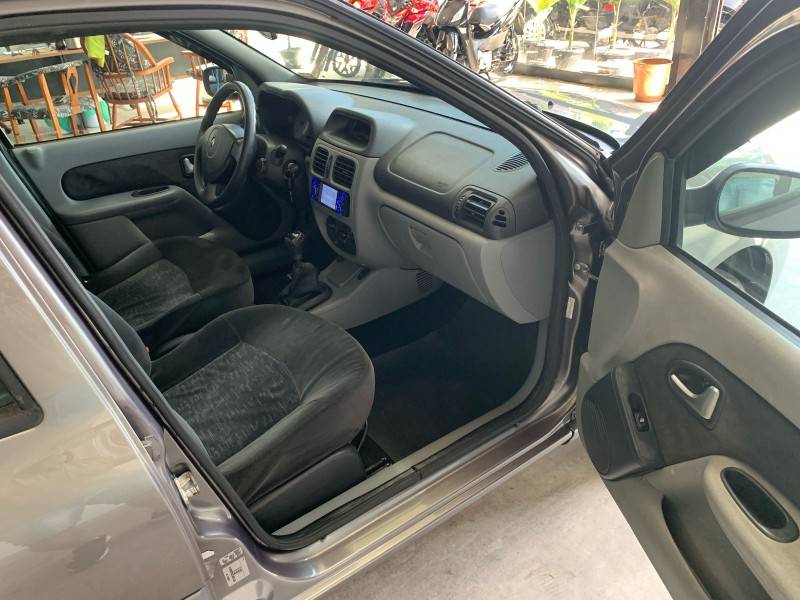 RENAULT - CLIO - 2007/2008 - Cinza - R$ 23.900,00