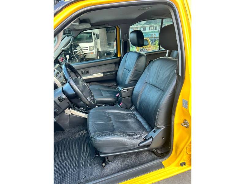 NISSAN - XTERRA - 2003/2004 - Amarela - R$ 95.000,00