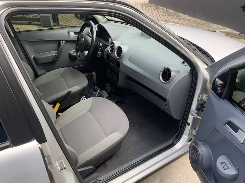 VOLKSWAGEN - GOL - 2007/2008 - Prata - R$ 85.000,00