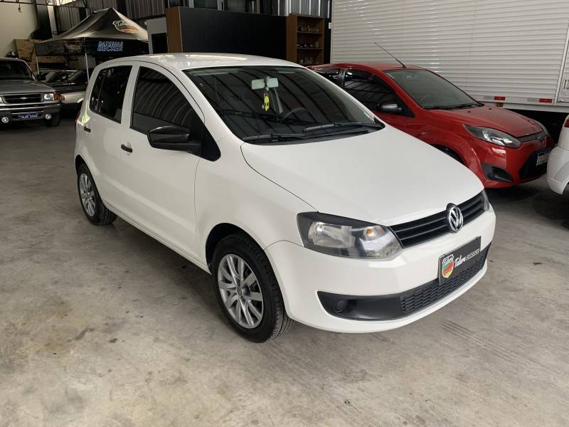VOLKSWAGEN - FOX - 2012/2013 - Branca - R$ 34.900,00